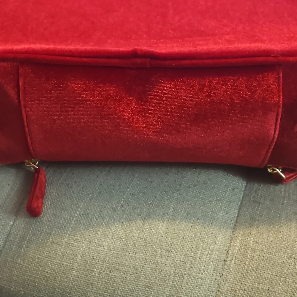ESTEE LAUDER 2023 CHRISTMAS LIMITED EDITION MAKEUP CASE TRAVEL BAG RED VELVET